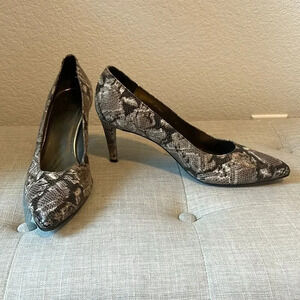 Stuart Weitzman snake print pumps 9M